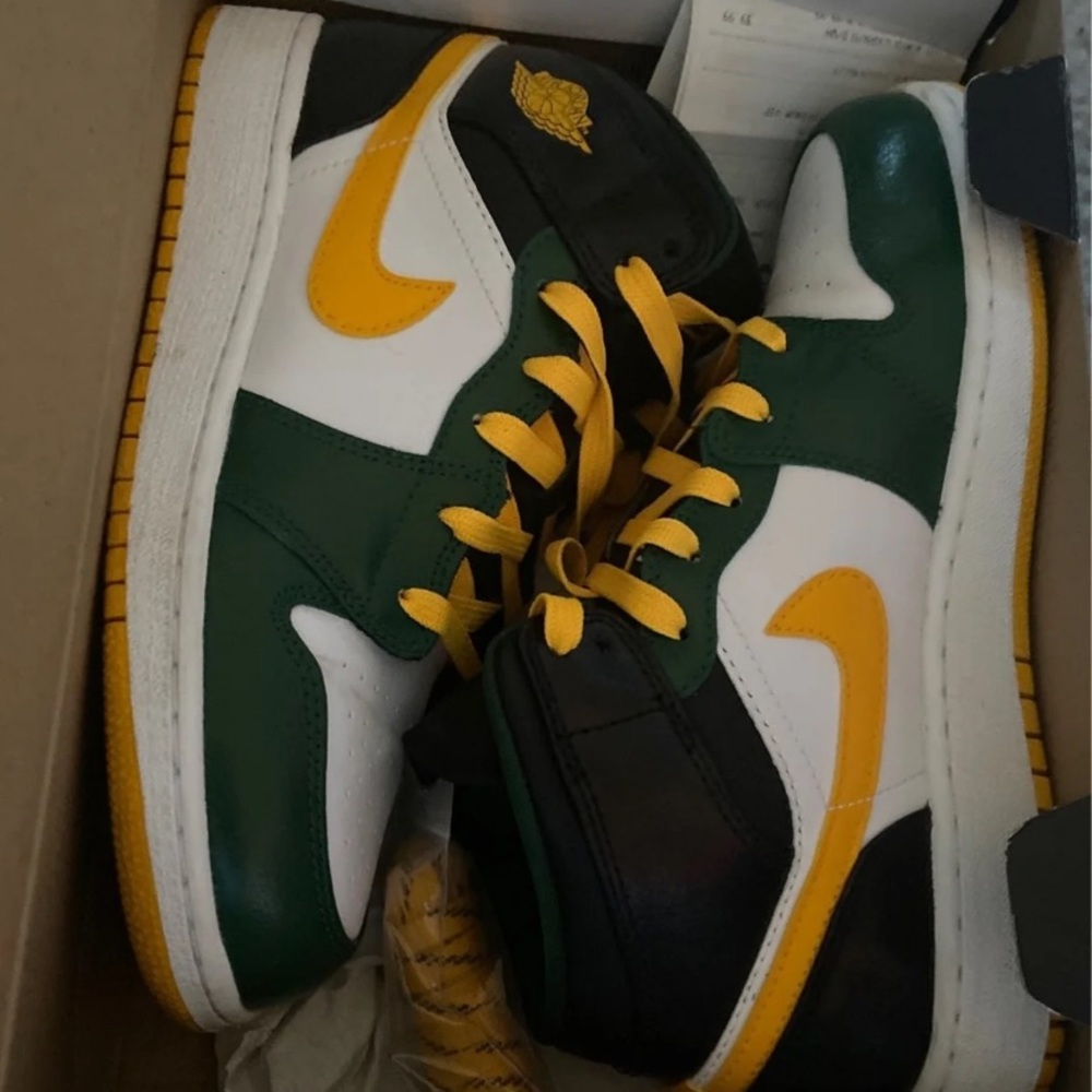 Air Jordan 1 Mid Size 5.5Y